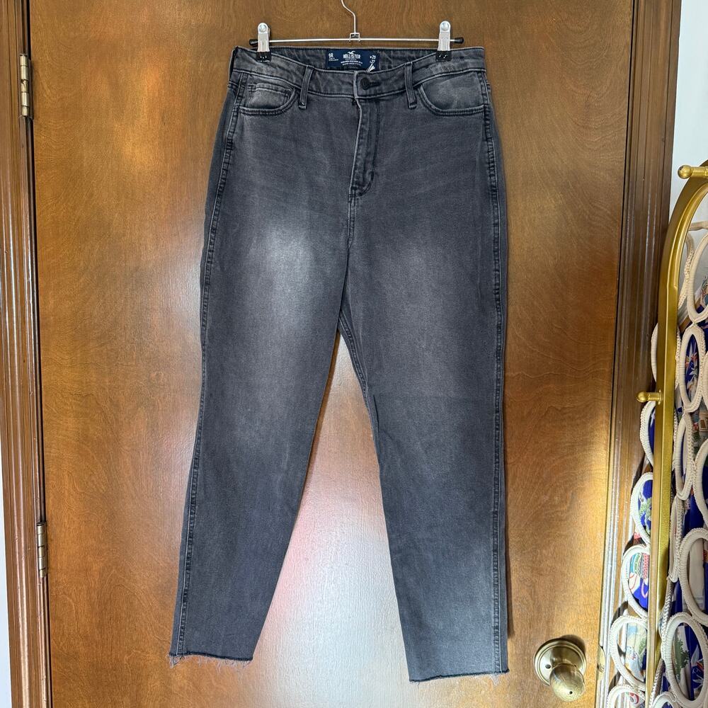 Hollister ultra high rise mom jean  size 9R / 29
